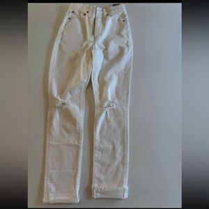 Madewell new with tags size 23 high rise white slim boy jean